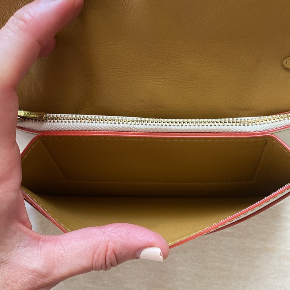 COACH 1941 Tea Rose Clutch CHALK
Wristlet Wallet - Picture 9 of 16